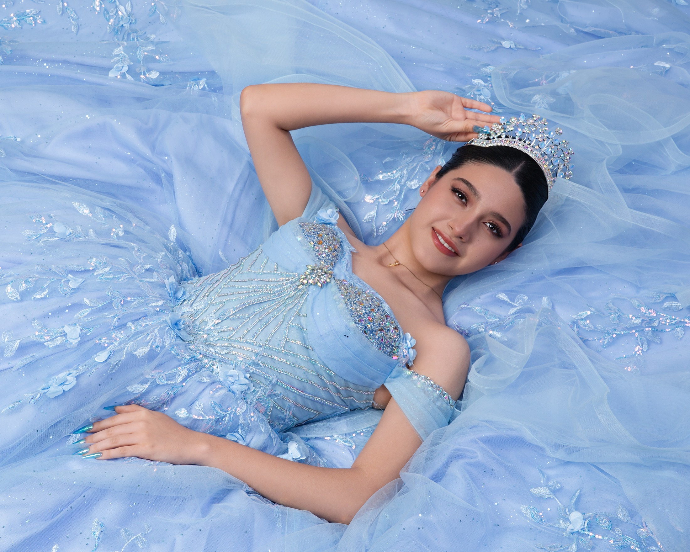 Retrato Fine Art de quinceañera en vestido azul